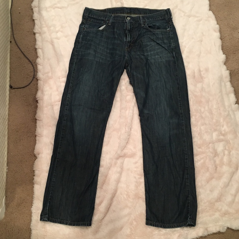 569 straight leg Levi jeans